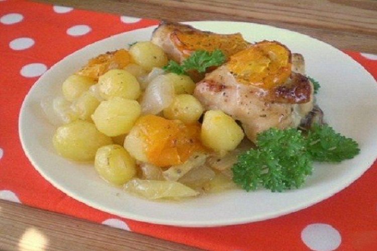 Chicken Stewed with New Potatoes