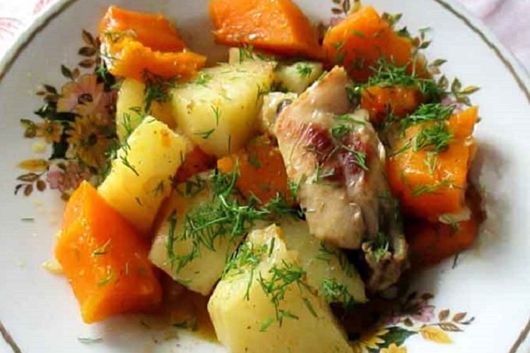 Potatoes Stewed with Pumpkin and Chicken