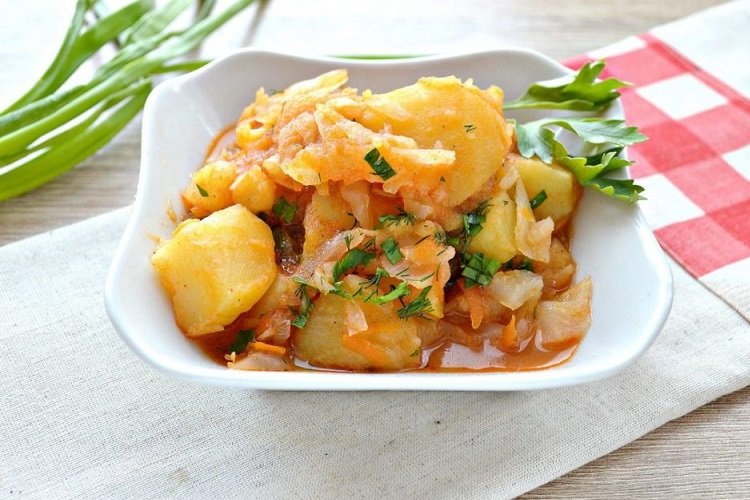 Stewed Potatoes with Chicken and Cabbage