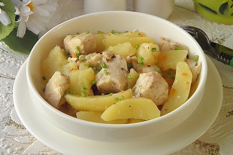 Chicken with Potatoes Stewed in Mayonnaise
