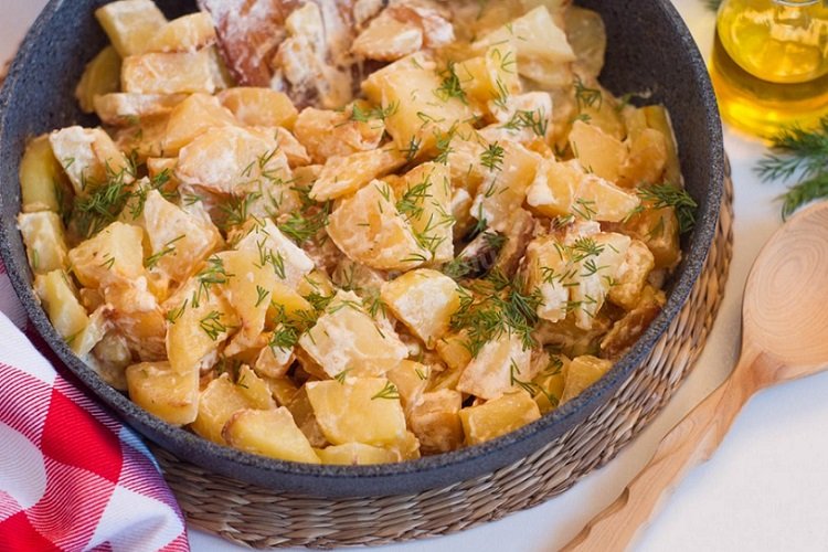 Potatoes with Chicken Stewed in Sour Cream