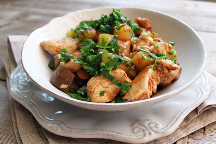 Stewed Potatoes with Eggplant and Chicken