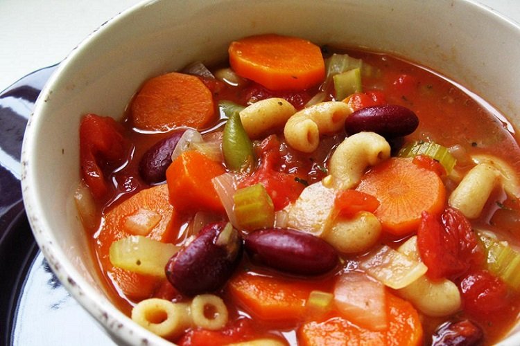 Minestrone mit getrockneten Tomaten