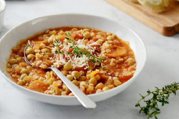 Minestrone mit Kichererbsen