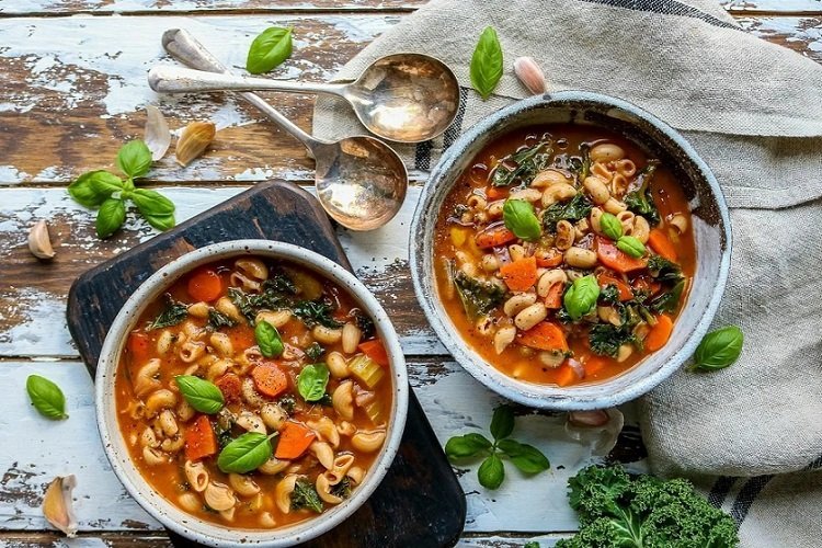 Minestrone mit Speck