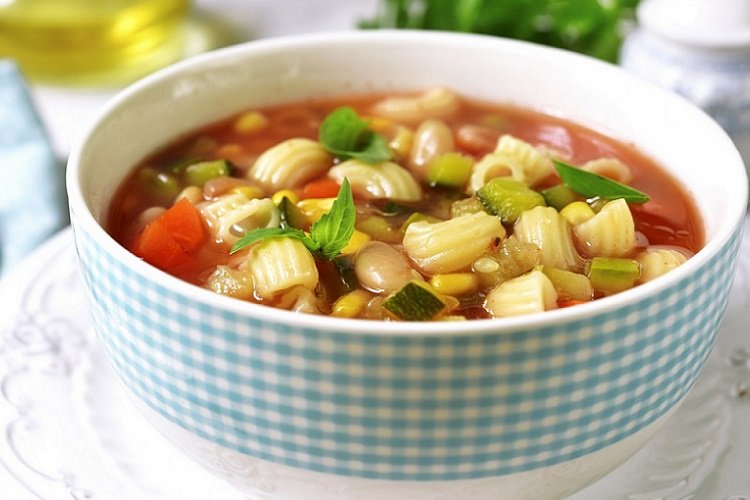 Minestrone mit geräuchertem Bauchspeck
