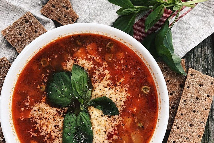 Minestrone mit Parmesan