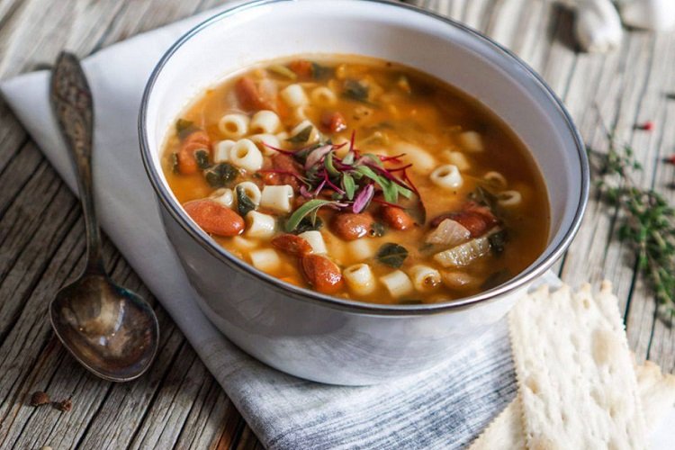 Dicke Minestrone mit Bohnen