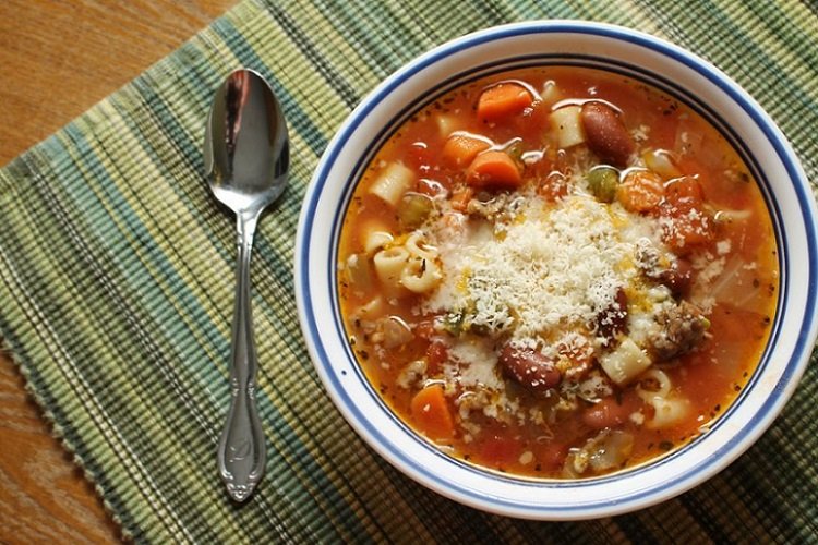 Minestrone mit Schinken