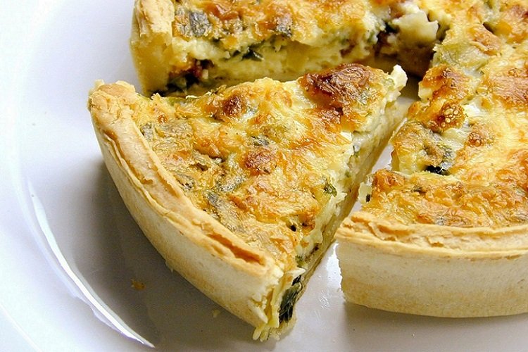 Pastel de repollo relleno con repollo y queso