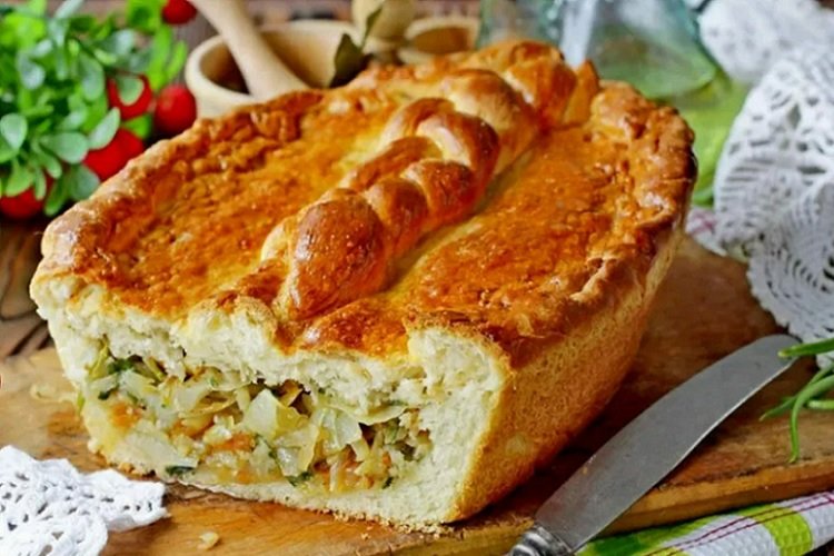 Pastel de repollo relleno con mayonesa