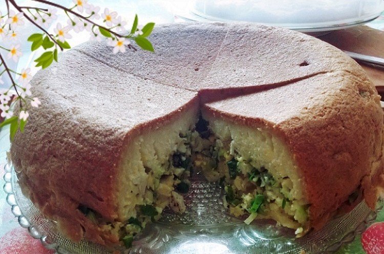 Pastel de repollo relleno en olla de cocción lenta