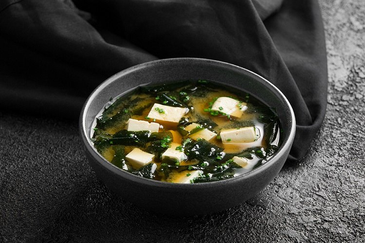 Miso-Suppe mit Algen