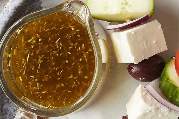 Zwiebel-Dressing für griechischen Salat