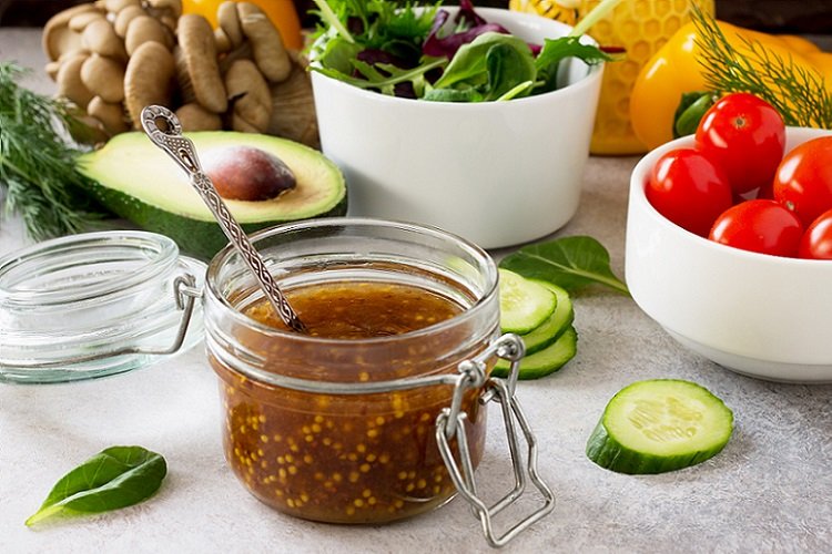Dressing mit Sojasauce für griechischen Salat