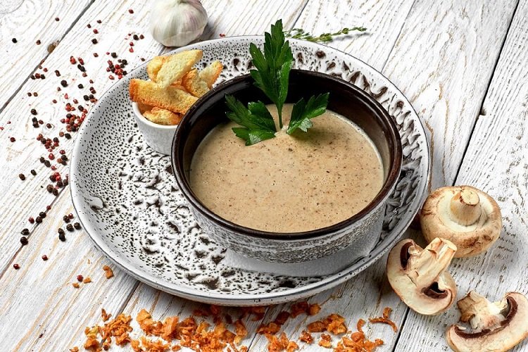 Crema de champiñones y pollo