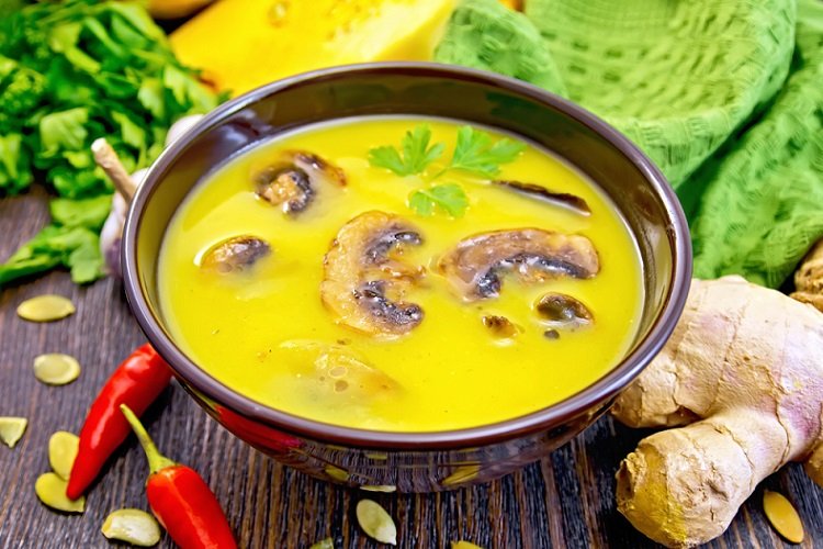 Crema de champiñones, jengibre y curry