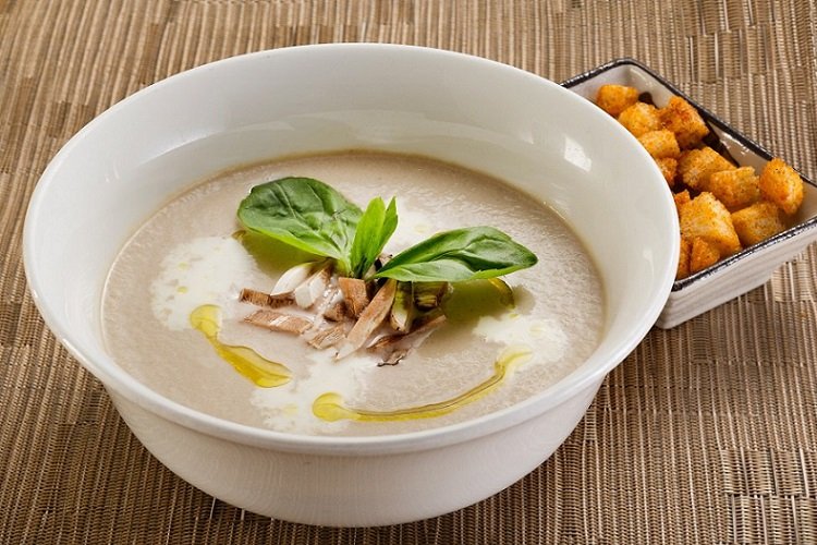 Crema de champiñones con parmesano