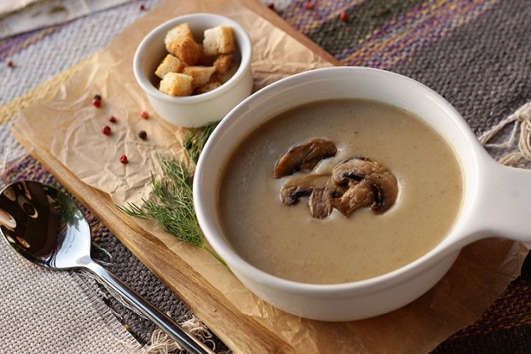 Crema de trigo sarraceno con champiñones