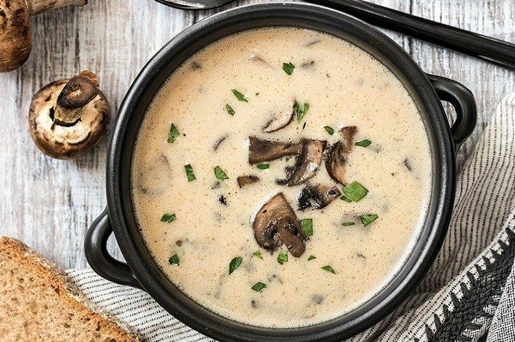 Crema de champiñones con salsa de soja