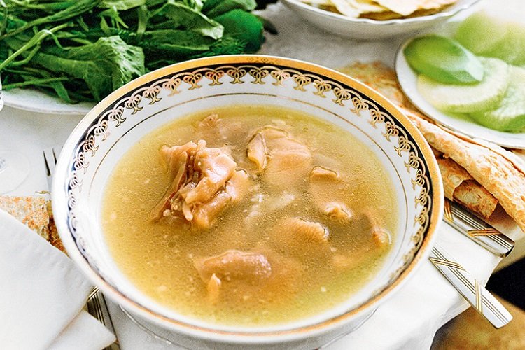 Khash con rábano