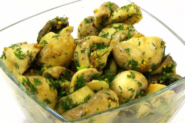 Champiñones picantes en adobo de mostaza