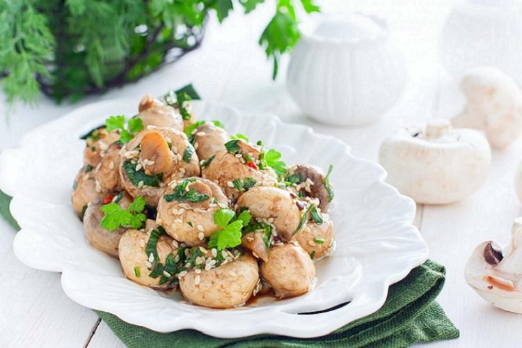 Champiñones marinados al estilo coreano