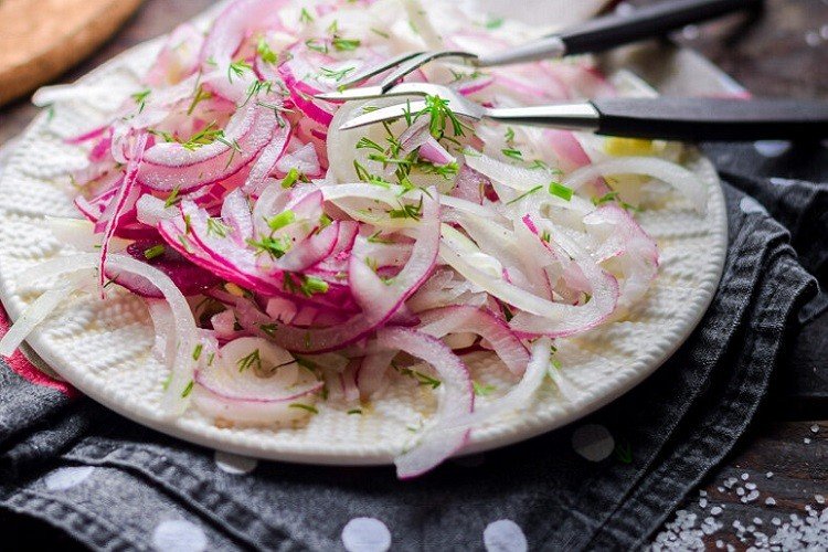 Perfekte eingelegte Zwiebeln für Schaschlik