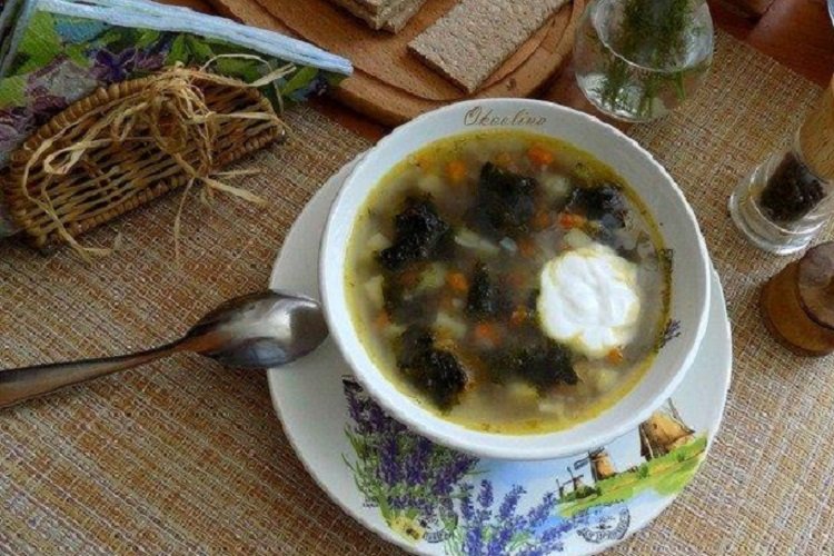 Sopa de trigo sarraceno con algas marinas