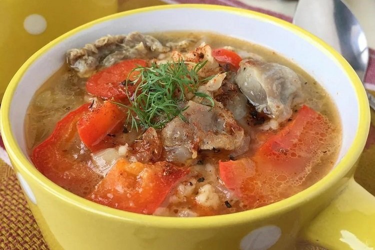Sopa de trigo sarraceno con corazones de pollo