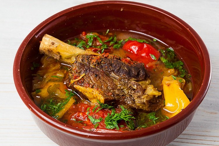 Haschlama mit getrockneten Tomaten