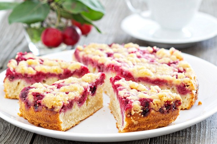 Pastel de kéfir con requesón y mermelada