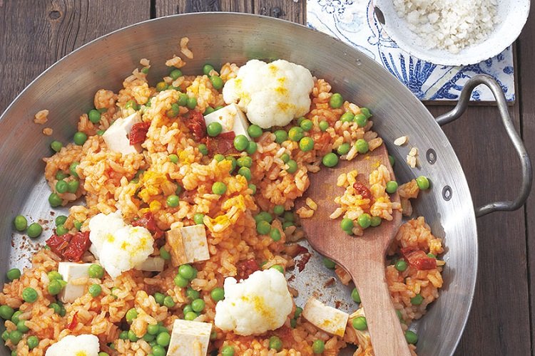 Paella mit Blumenkohl und Tofu