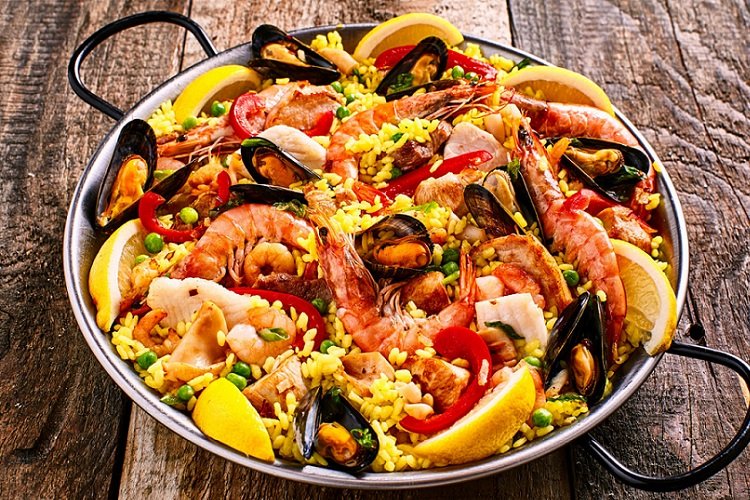 Paella mit Kurkuma