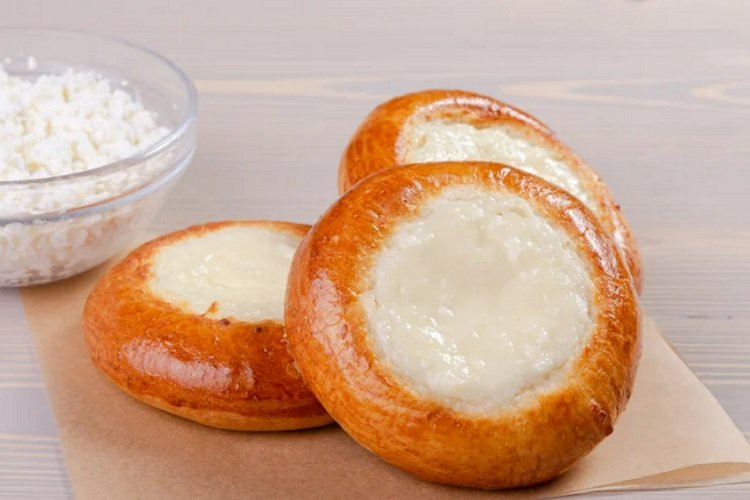 Quark-Vatruschki mit Trockenhefe