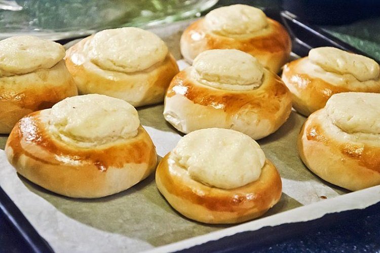 Quark-Vatruschki aus Brandteig