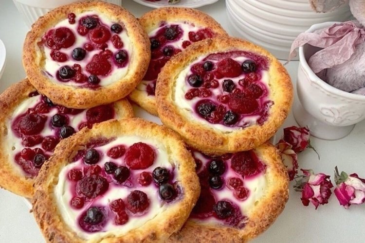 Quark-Vatruschki mit Beeren
