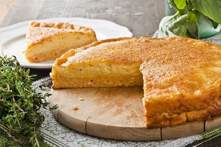 Tarta salada de requesón con mayonesa