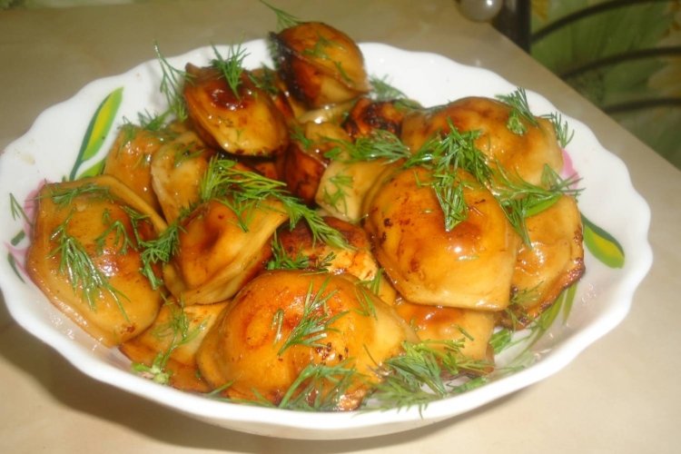 Pelmeni Fried with Soy Sauce