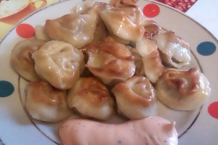 Pelmeni Fried with Ketchup and Mayonnaise