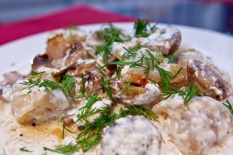 Fried Pelmeni with Mushrooms in Sour Cream