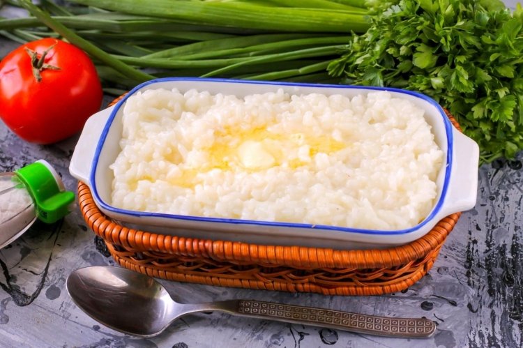 Gachas de arroz con agua en olla de cocción lenta