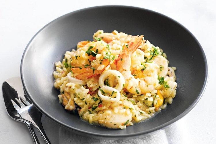 Gachas de arroz con mariscos en olla de cocción lenta