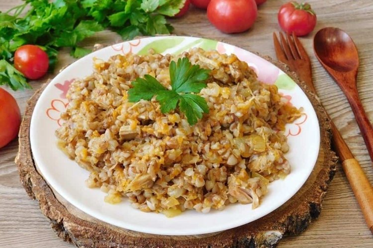 Buchweizen mit Dosenfleisch im Multikocher