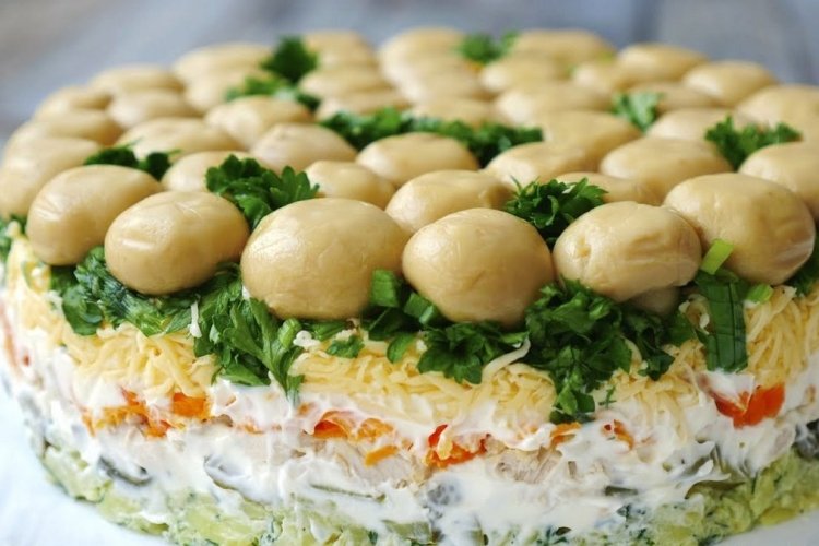 Schichtsalat „Pilzwiese“