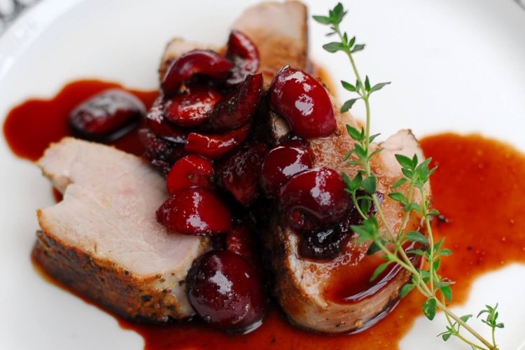 Rindfleisch mit Kirschen