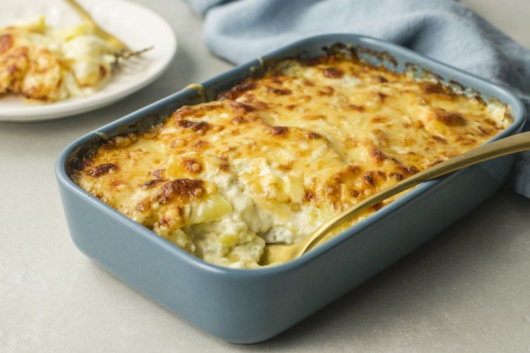 Gratinado de patatas, queso y nata