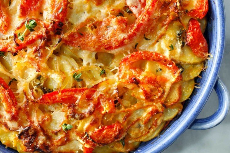 Gratinado de patatas con tomates