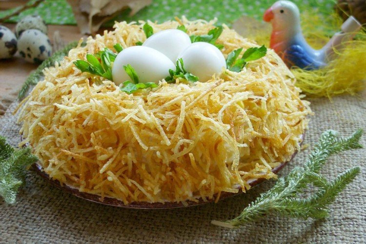 Klassisches Rezept für den Salat „Auerhahn-Nest“