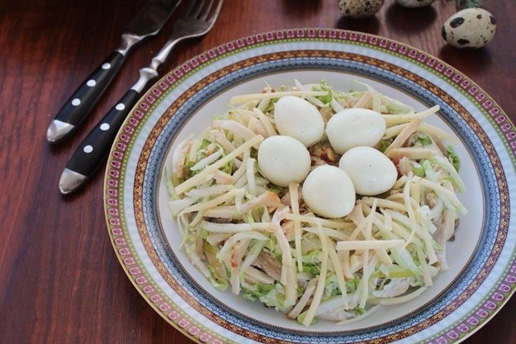 Salat „Auerhahn-Nest“ mit Chinakohl